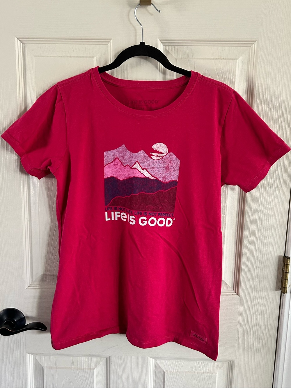 Life Is Good Bright Fuchsia Mountain Graphic Crusher Tee Sz Medium FLAW READ